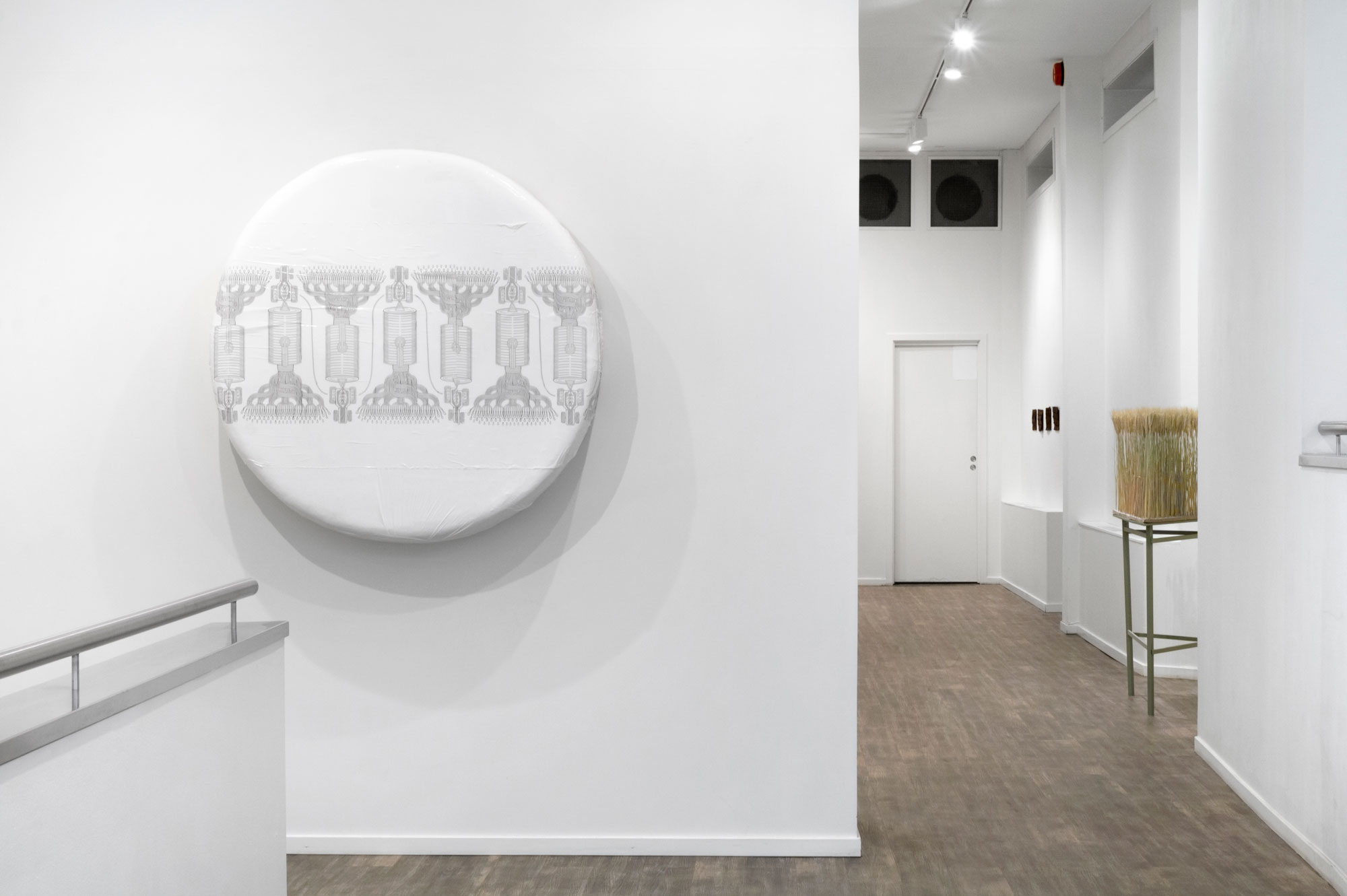 Fra Sidsel Bondes utstilling «Ornamented Engine Eggs from Stomachs of Machines»